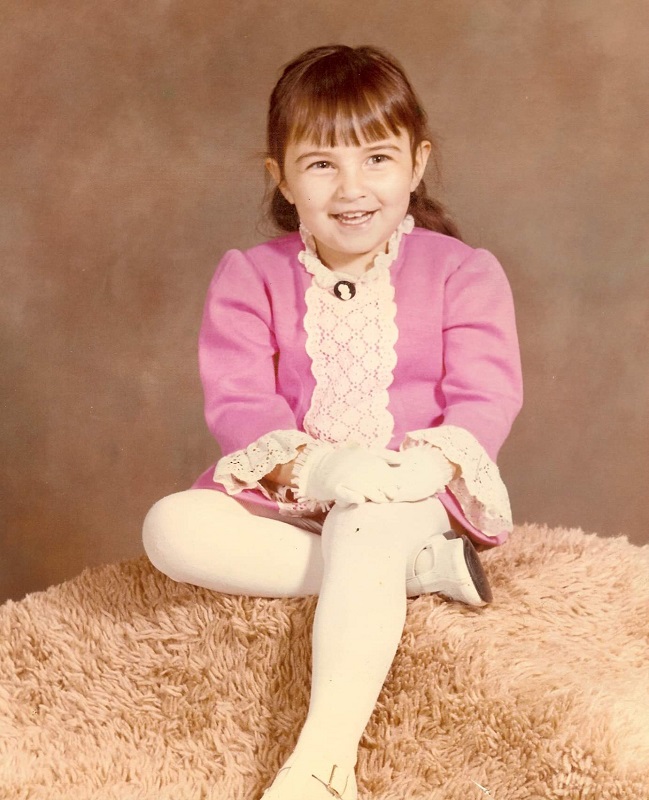 Young Julie professional photo in cameo