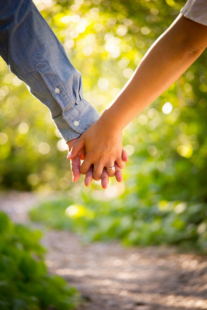 Love image outdoors, holding hands